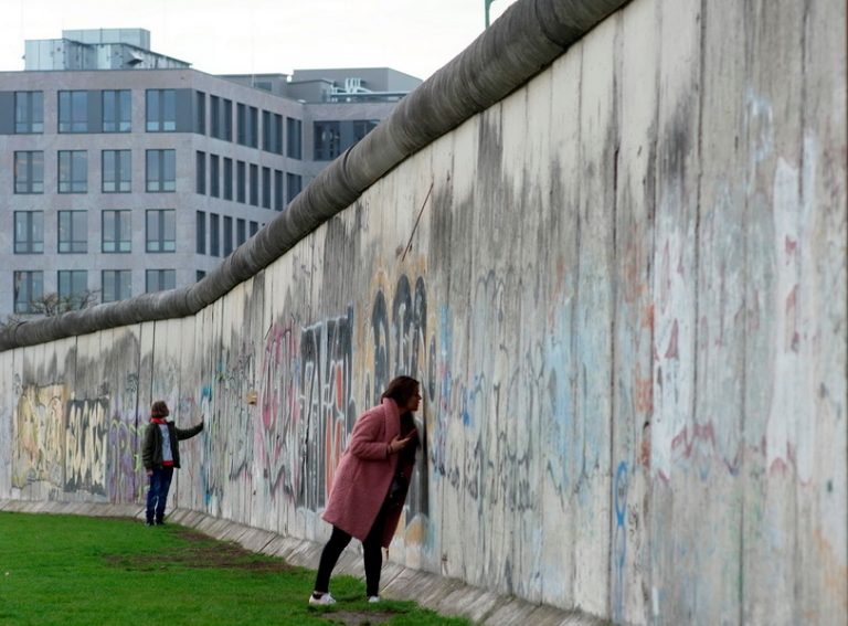 Trideseta je godišnjica pada Berlinskog zida, a danas se grade novi