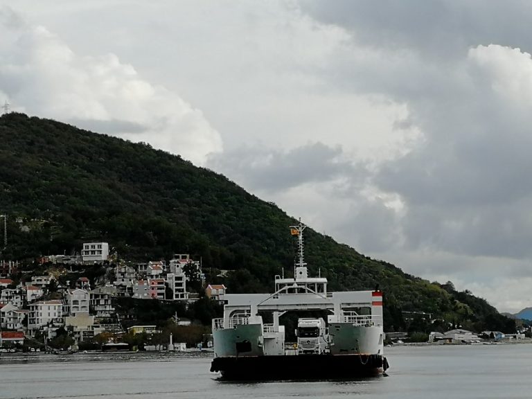 Incident na trajektu Pomorskog saobraćaja – 400 litara dizela prosulo se po brodu i najvećim dijelom završilo u moru