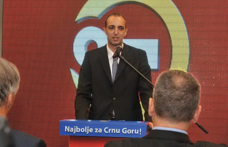 DEMOS Tivat: Korumpirana vlast pred izbore najavljuje novi pritisak na zaposlene