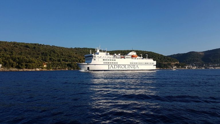 Rezervišite karte za vozilo i osigurajte direktan ukrcaj na trajekte za Hvar i Šoltu