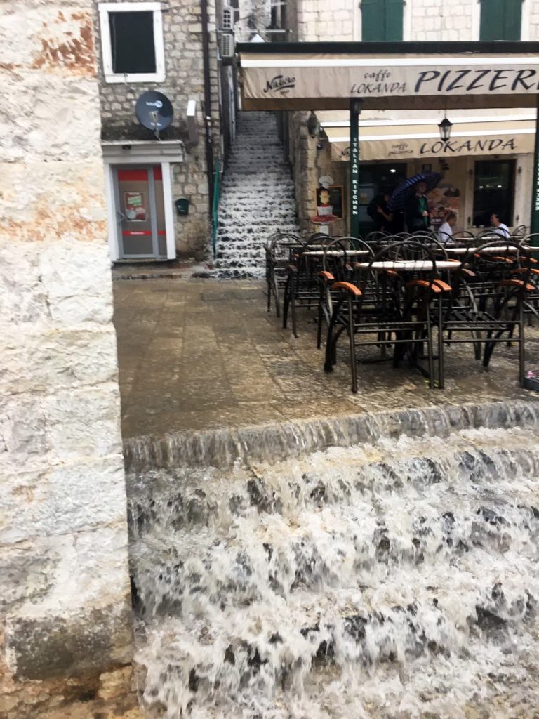 Jugo i kiša stvorili probleme