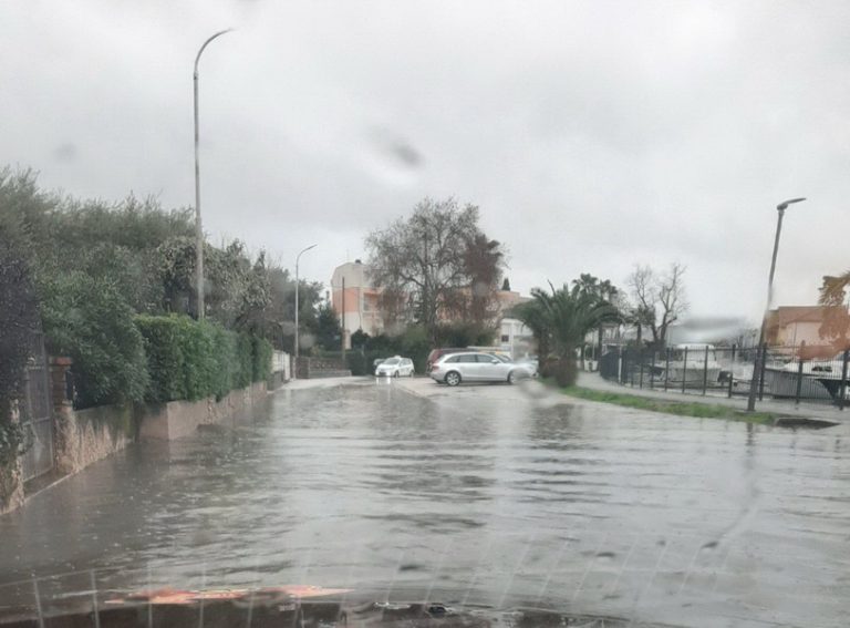 Tivat – Zbog porasta nivoa vode zatvorene dvije ulice u Kalimanju i šetalište u Donjoj Lastvi