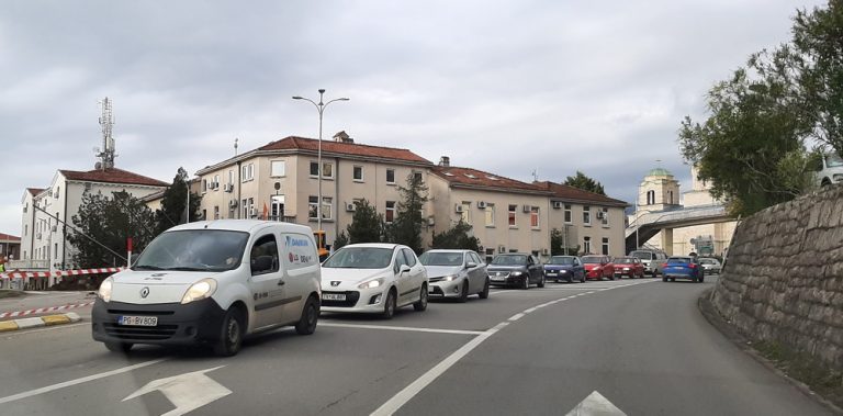 Tivat u saobraćajnom kolapsu