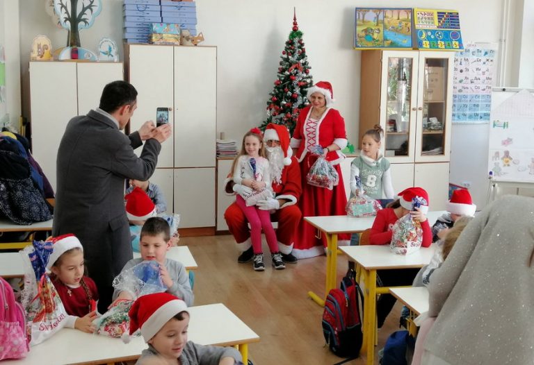 Djed Mraz u posjeti novskim osnovnim školama