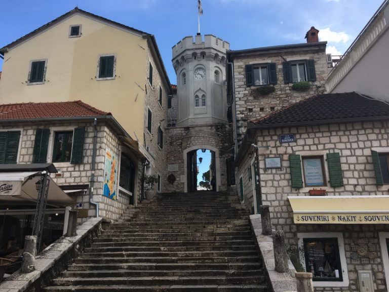 Gradski sat na Tori opet ne radi