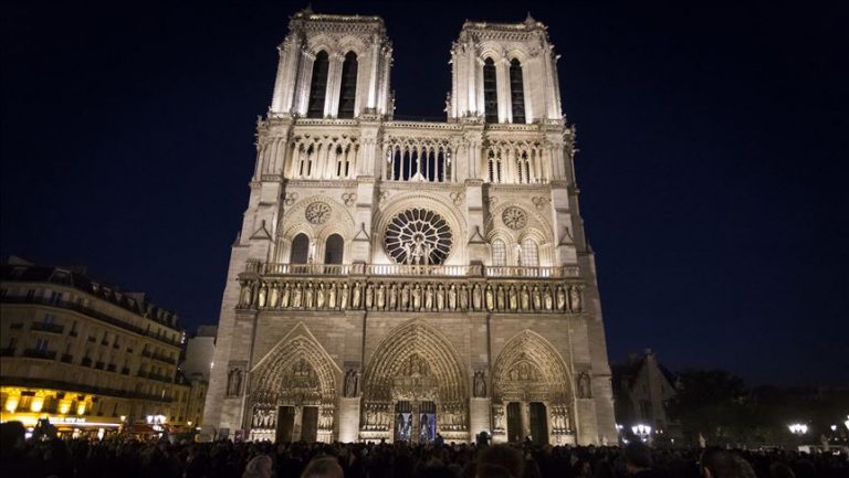 Pariz: Nakon više od 200 godina izostala Božićna misa u katedrali Notre Dame