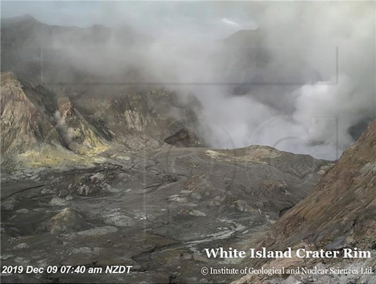Snimili turiste u krateru, sekund kasnije vulkan eruptirao