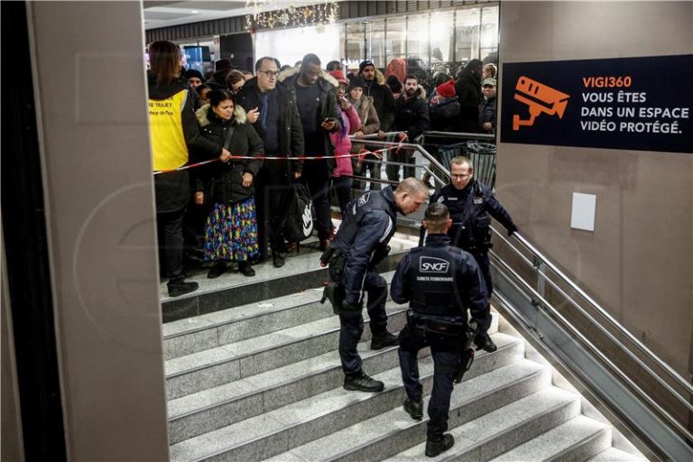 Pucnjava u Francuskoj: Tri policajca ubijena, četvrti ranjen