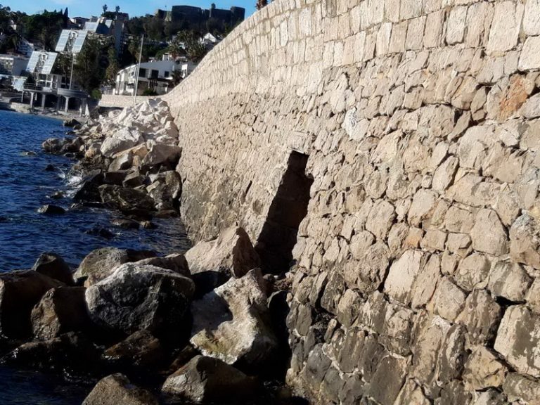 Zbog nedovoljne i neadekvatne sistemske zaštite: Propadaju stari obalni zidovi?