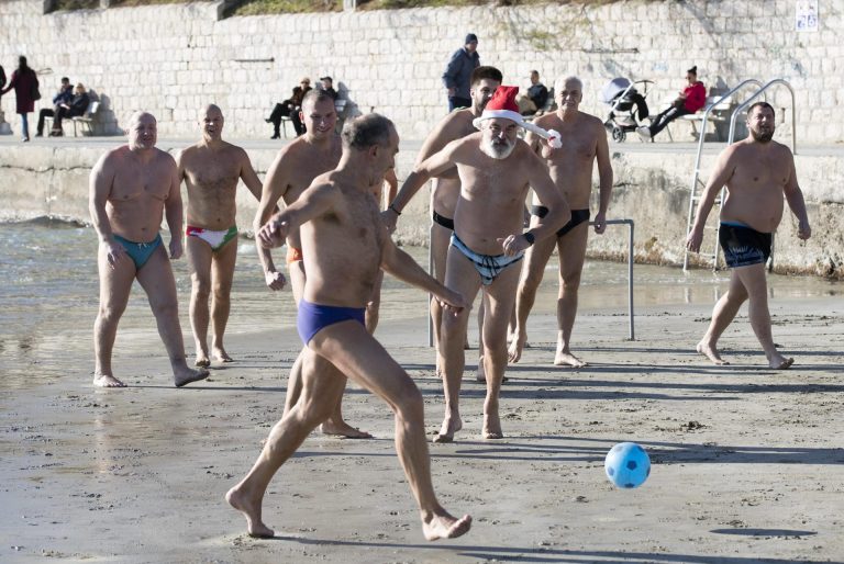 Na splitskim Bačvicama 1. januara kao usred ljeta