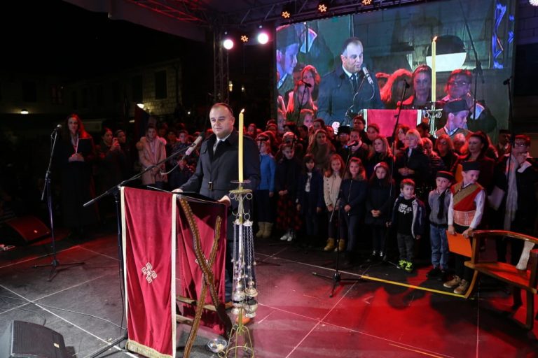 Više hiljada građana na Svetosavskoj akademiji u Herceg Novom
