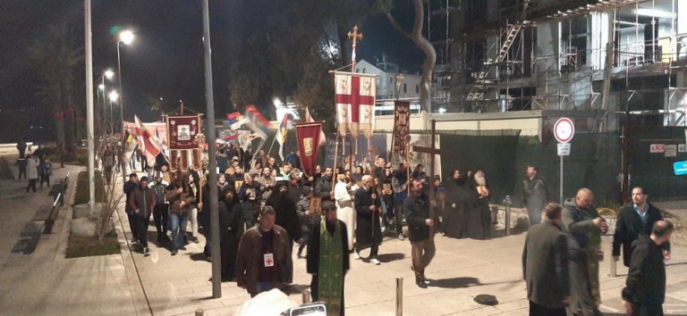 Građani Tivta šetali od manastira na Prevlaci do crkve Svetog Save