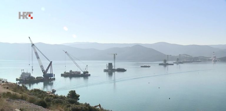 Radovi na Pelješkom mostu iz mora su se nedavno preselili na površinu