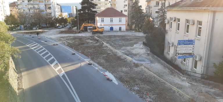 Tivat – kružni tok u centru niko „ne dohvata“ već danima, u Kukuljini „nepredviđeni radovi“ od 200.000 eura