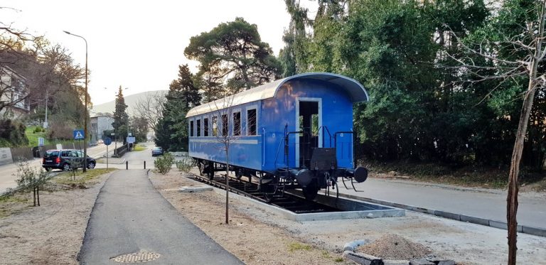“Putovanje” jednog željezničkog vagona: Od Austrije do Zelenike