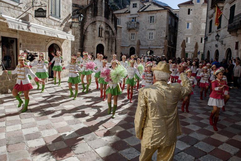 Kotor, maškare preuzele vlast