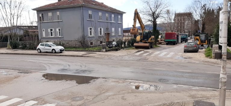 Počeli radovi na izgradnji trećeg kružnog toka u Tivtu, odmah nastao i problem u vezi eksproprijacije