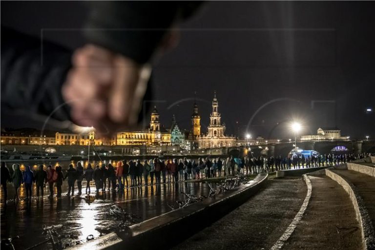 11.000 građana formiralo ljudski lanac u Dresdenu