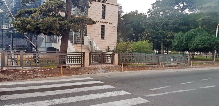 Kotor – saniraju i uređuju trotoare