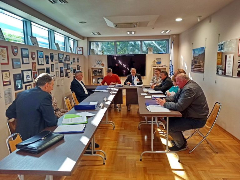 Krivokapić i Aprcović partnerski održali zabranjenu sjednicu Skupštine akcionara Luke Kotor