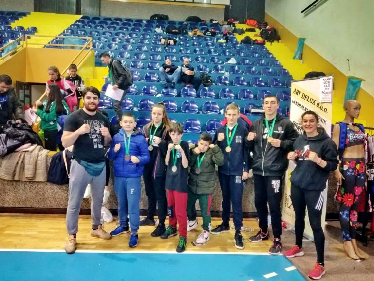 Članovi Kik boks kluba “Boka Kotorska” osvojili dva zlata, dva srebra i dvije bronze na turniru u Sarajevu