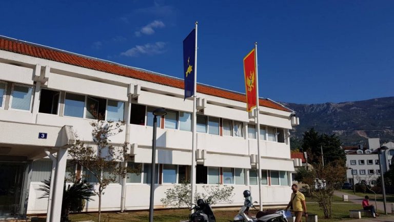 Budva – Nakon smrti službenice u Opštini uvedena dežurstva i redukovano radno vrijeme