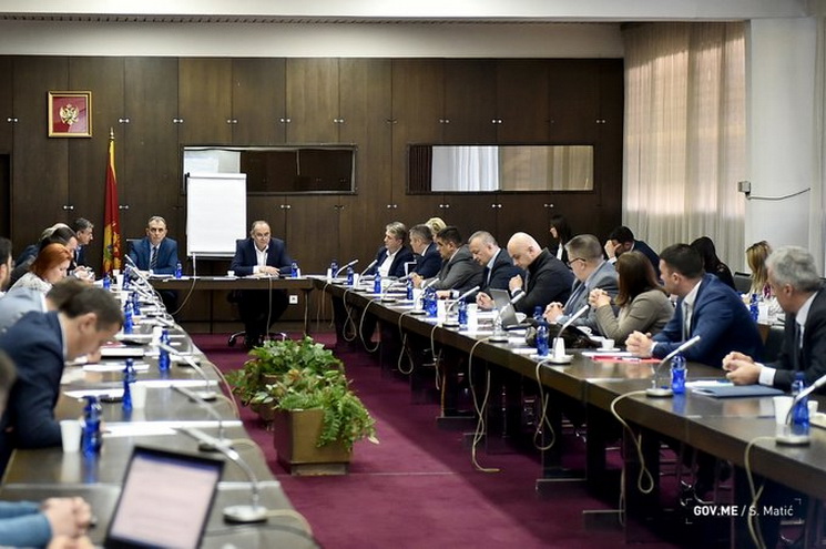 Nove privremene mjere: Obustavlja se javni prevoz, zatvaraju šalterske sale, frizerski saloni…