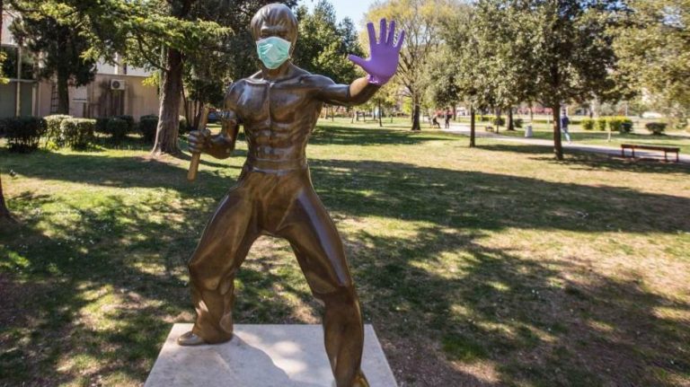 U Mostaru je Bruce Lee postao simbol borbe protiv covida-19