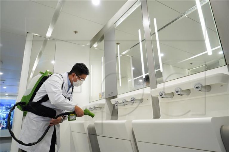 Glavni švicarski epidemiolog: Mjere restrikcije trajat će još barem dvije godine