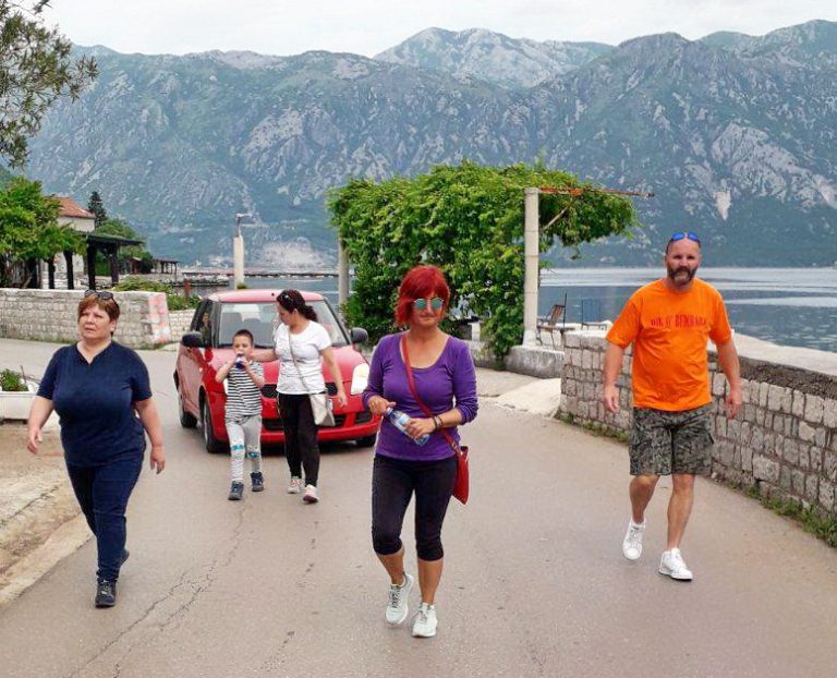 Neda Gugić prepješačila od Herceg Novog do Kotora i tako “proglasila” pobjedu nad korona virusom