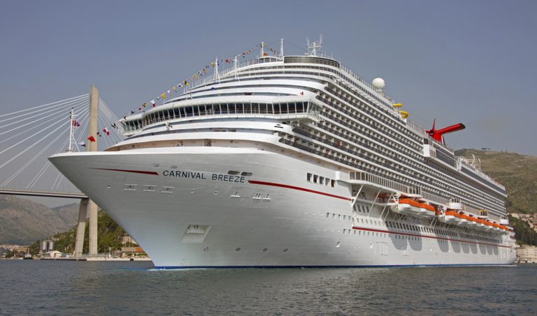 Kruzer Carnival Breeze sutra stiže u Dubrovnik sa 48 pomoraca iz Crne Gore