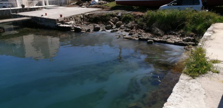 Žitelji Obale Đuriševića u Krtolima ponovno imaju problem sa izlivanjem otpadnih voda