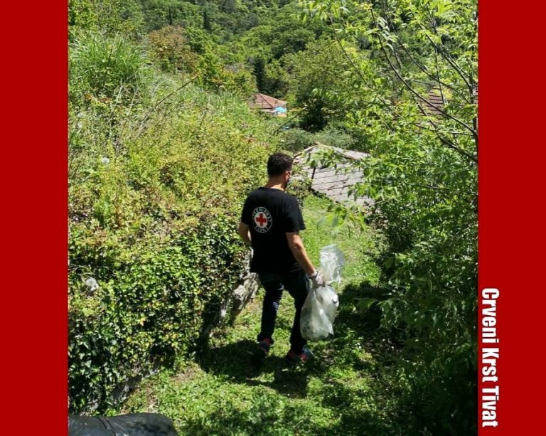 Crveni krst Tivat u doba korone podijelijo više od 1.500 paketa pomoći