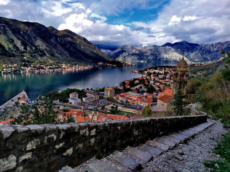 Kotor – izradili platnene kese koje će donirati zaposlenima