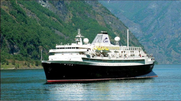 Zadnje putovanje starog kruzera Astoria nakon 72 godine plovidbe