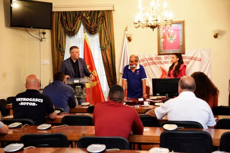 Kotor – uručena priznanja dobrovoljnim donorima krvi