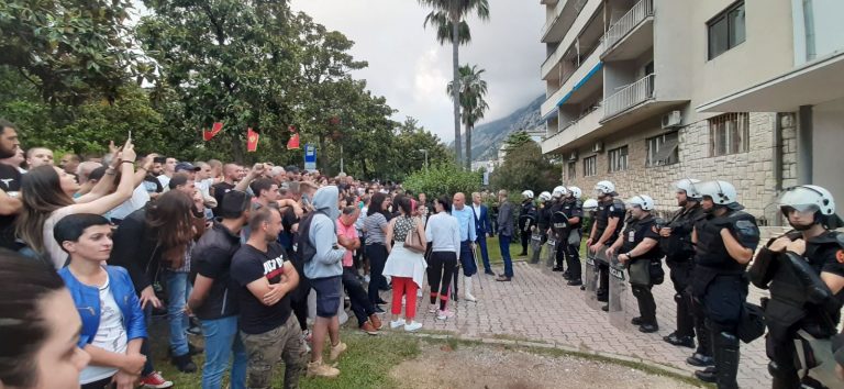 Kotor – Carevićevom sinu zadržavanje do 72 sata, građani ispred ODT, pojačano prisustvo policije