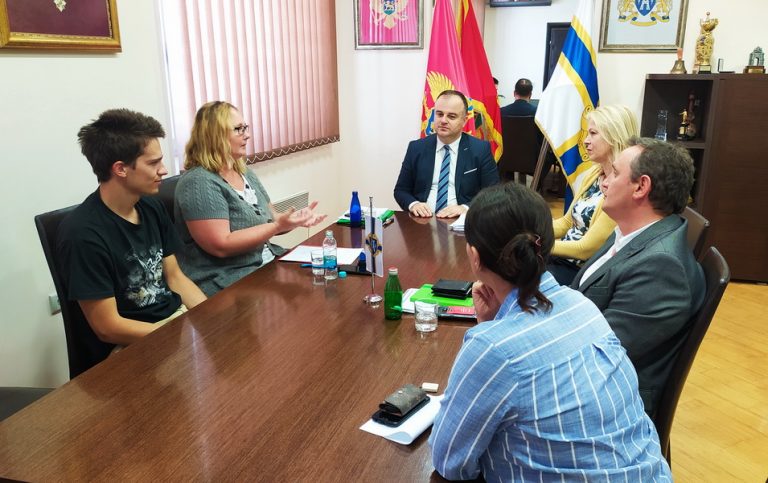 Opština Herceg Novi i NVO ”Naša akcija” zajedno u projektu:  Jačanje svijesti o upravljanju otpadom i uključivanje mladih