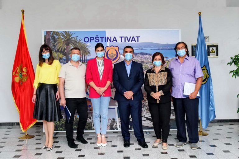 Tivat – potpisani ugovori o sufinansiranju projekata za izdavačku djelatnost
