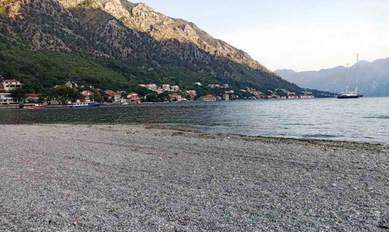 JP Morsko dobro prihranilo pijeskom 18 plaža u Boki