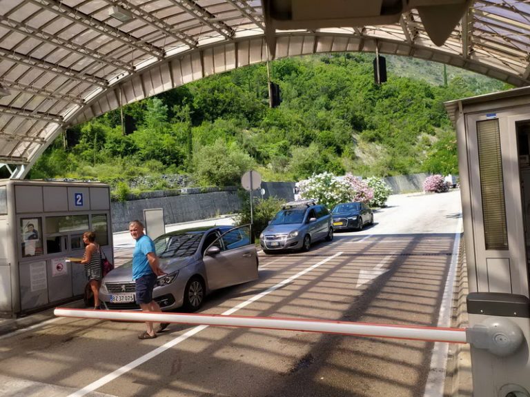Proširen spisak – bezuslovni ulazak u CG i za državljane Švajcarske i Moldavije