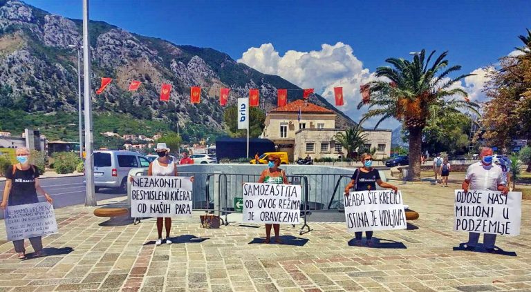 Kotor – Aktivisti ANIME održali perfomans ispred pothodnika