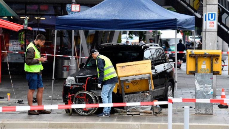 Automobil se zabio u ljude u Berlinu, sedmero ozlijeđenih