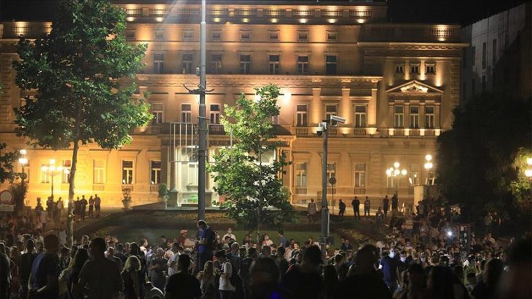 Beograd: Treći protest ispred Skupštine Srbije protekao uglavnom mirno
