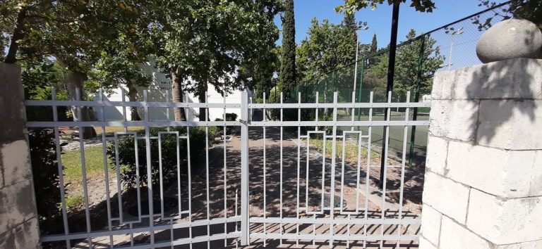 Porto Montenegro zaključao park kod Doma vojske