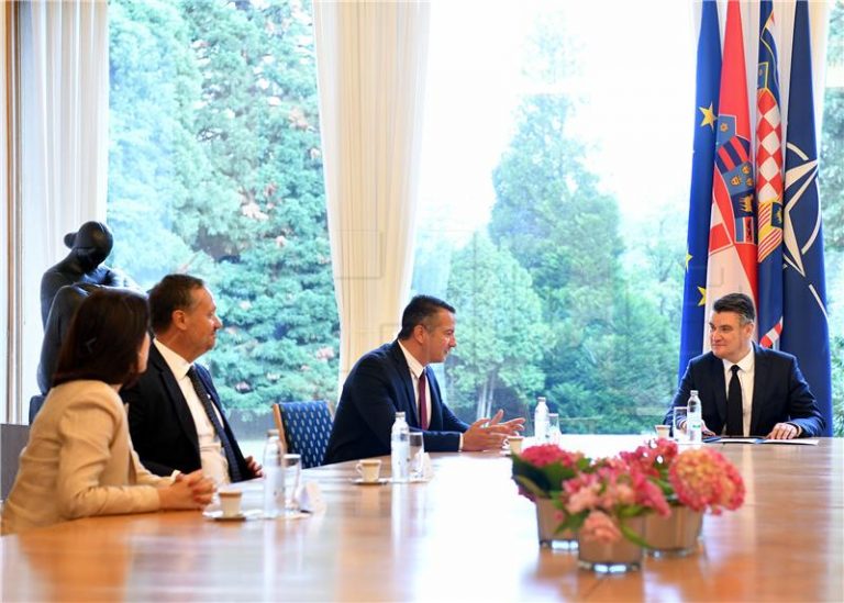 Milanović: Zastupnik u parlamentu da bude izabran voljom Hrvata u Crnoj Gori