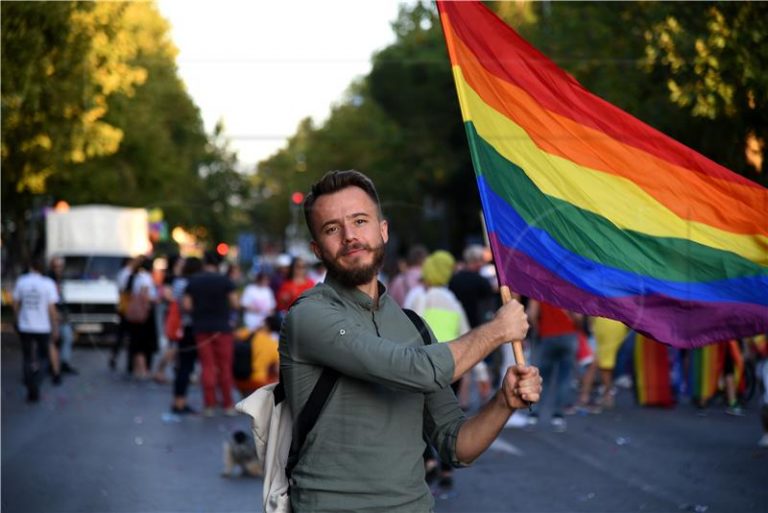 Crna Gora legalizovala istospolne brakove