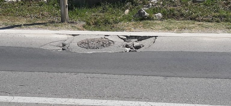 Katastrofalan kvalitet radova koje vrši tivatska Opština, niko ne odgovara za brojne propuste i štetu koju grad trpi