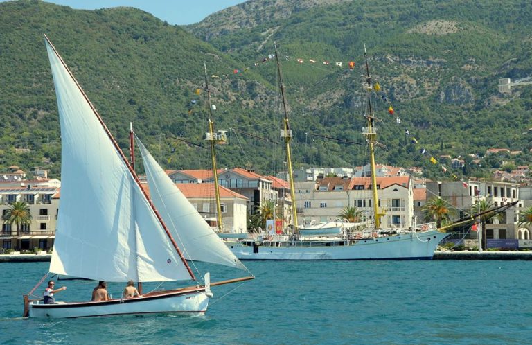 Školski brod Jadran obilježio rođendan jedriličarskom regatom