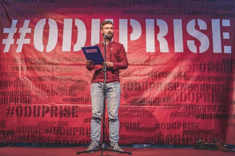 Grubiši otkaz zbog politike?
